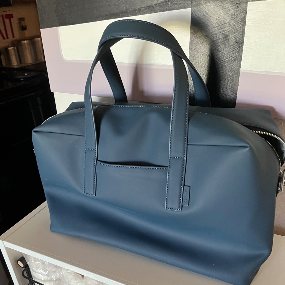 Away Deep Topaz Leather Everywhere Bag No Strap